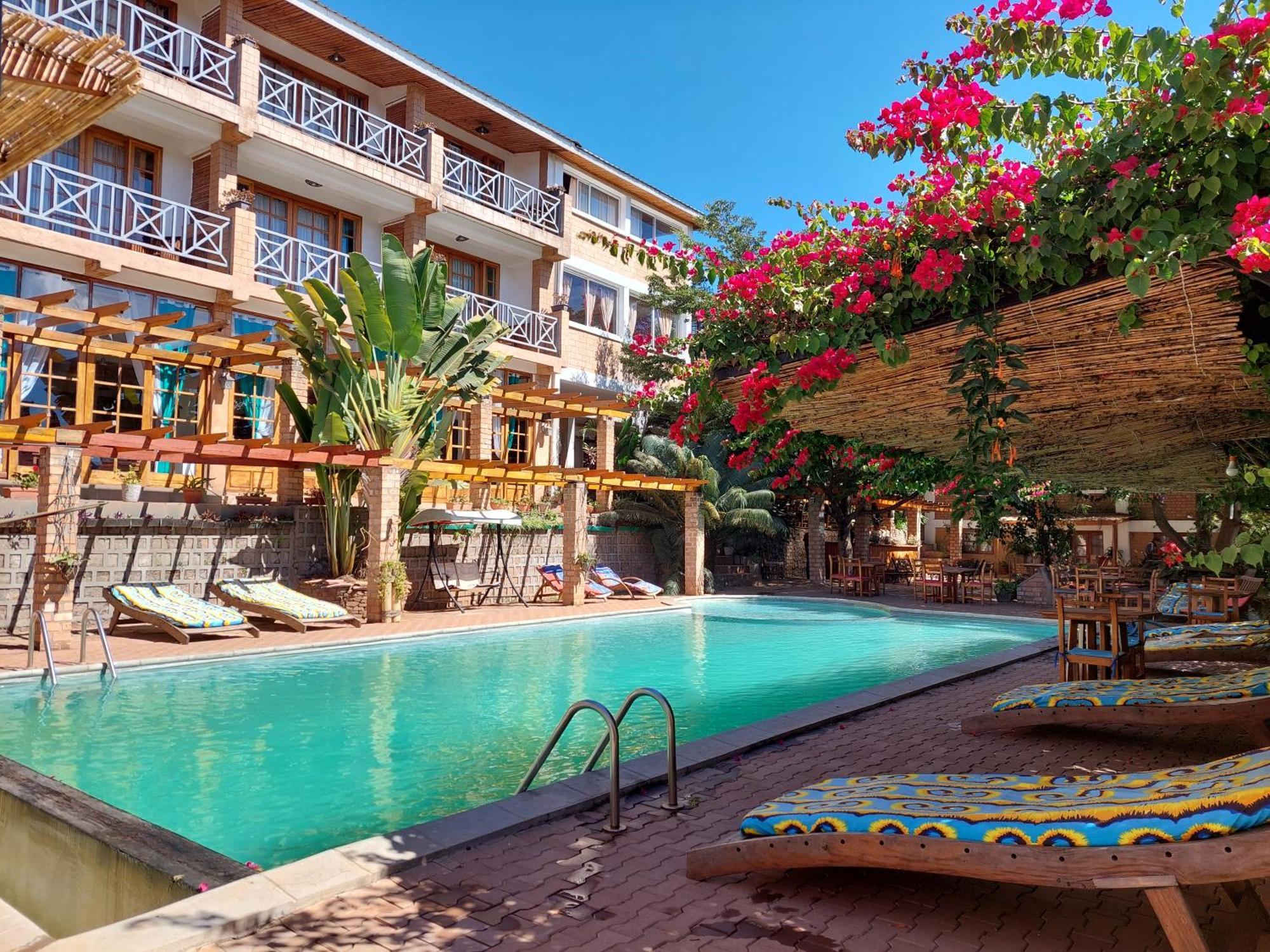 Island Continent Hotel Ivato  ภายนอก รูปภาพ