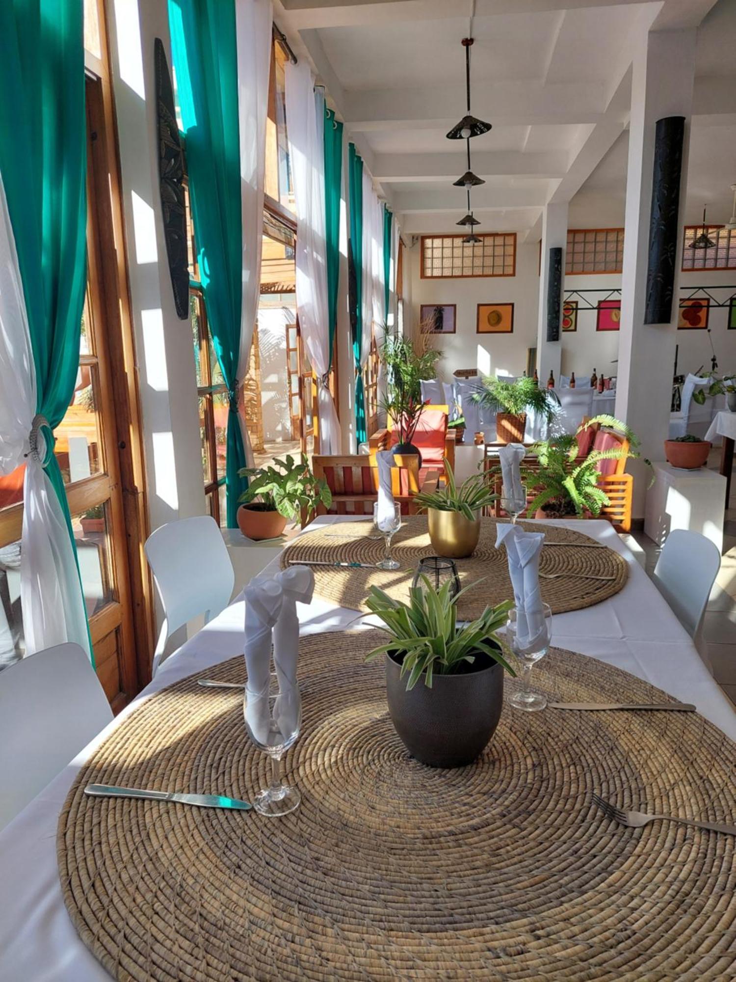 Island Continent Hotel Ivato  ภายนอก รูปภาพ