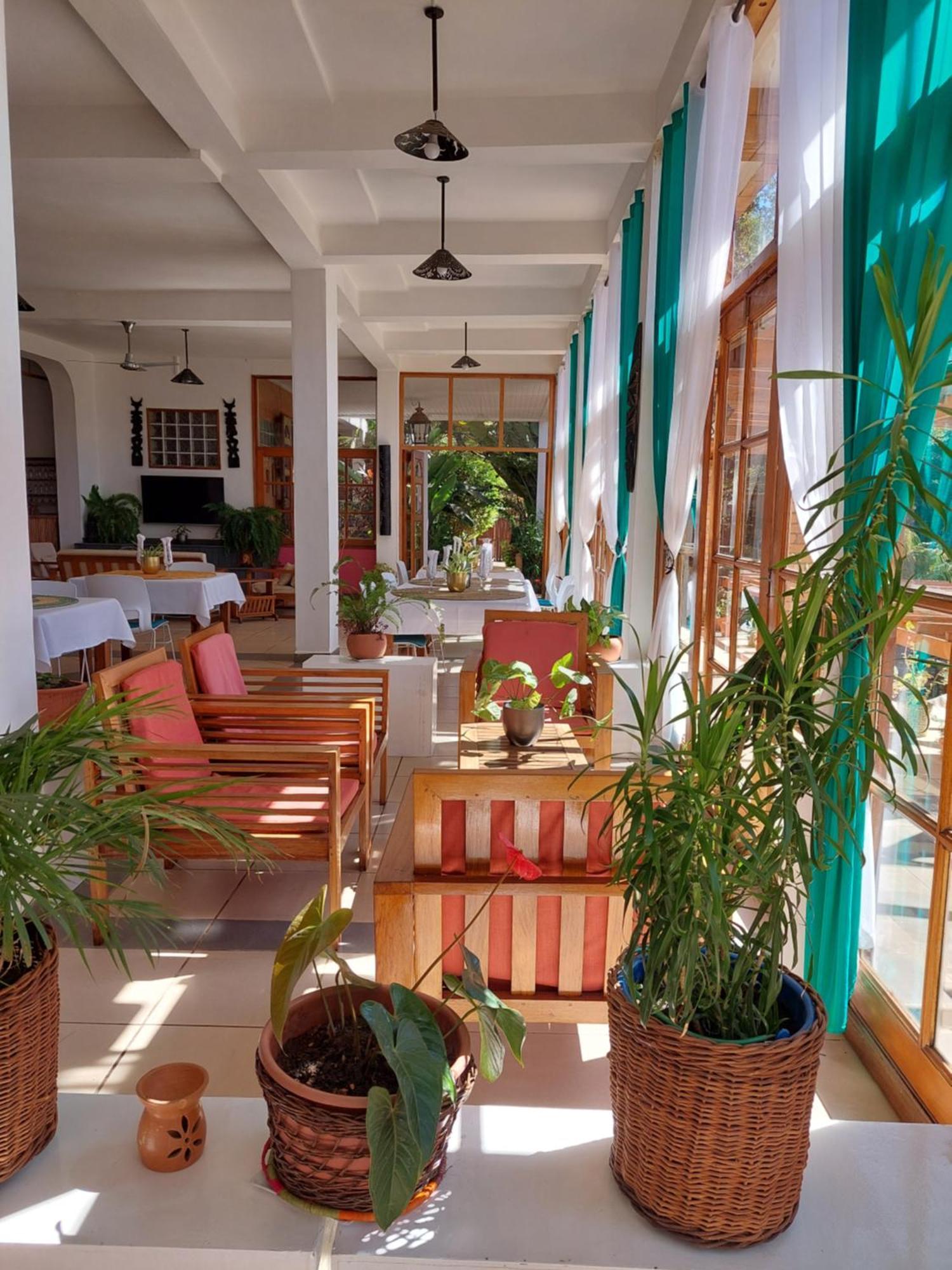 Island Continent Hotel Ivato  ภายนอก รูปภาพ