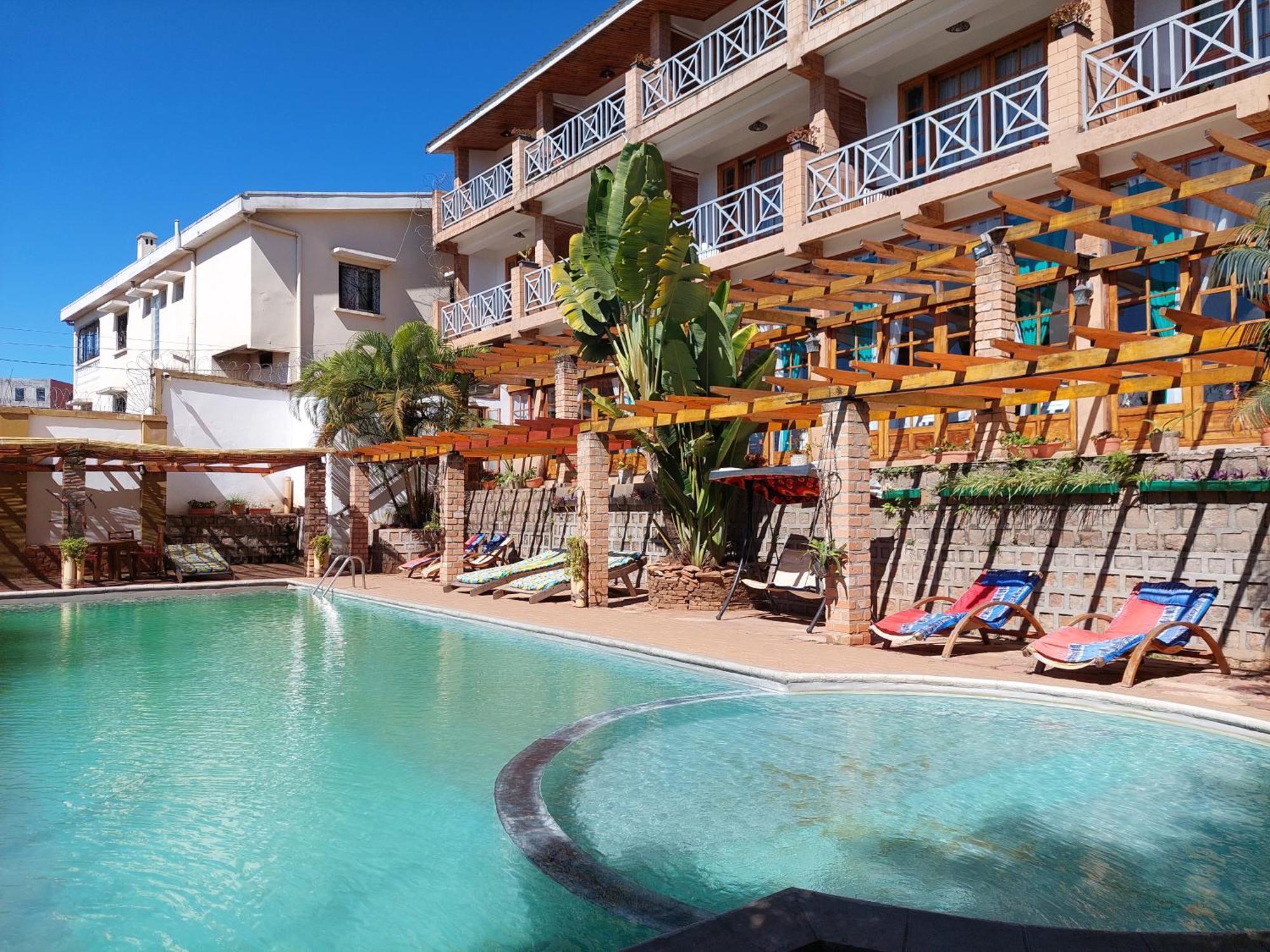Island Continent Hotel Ivato  ภายนอก รูปภาพ