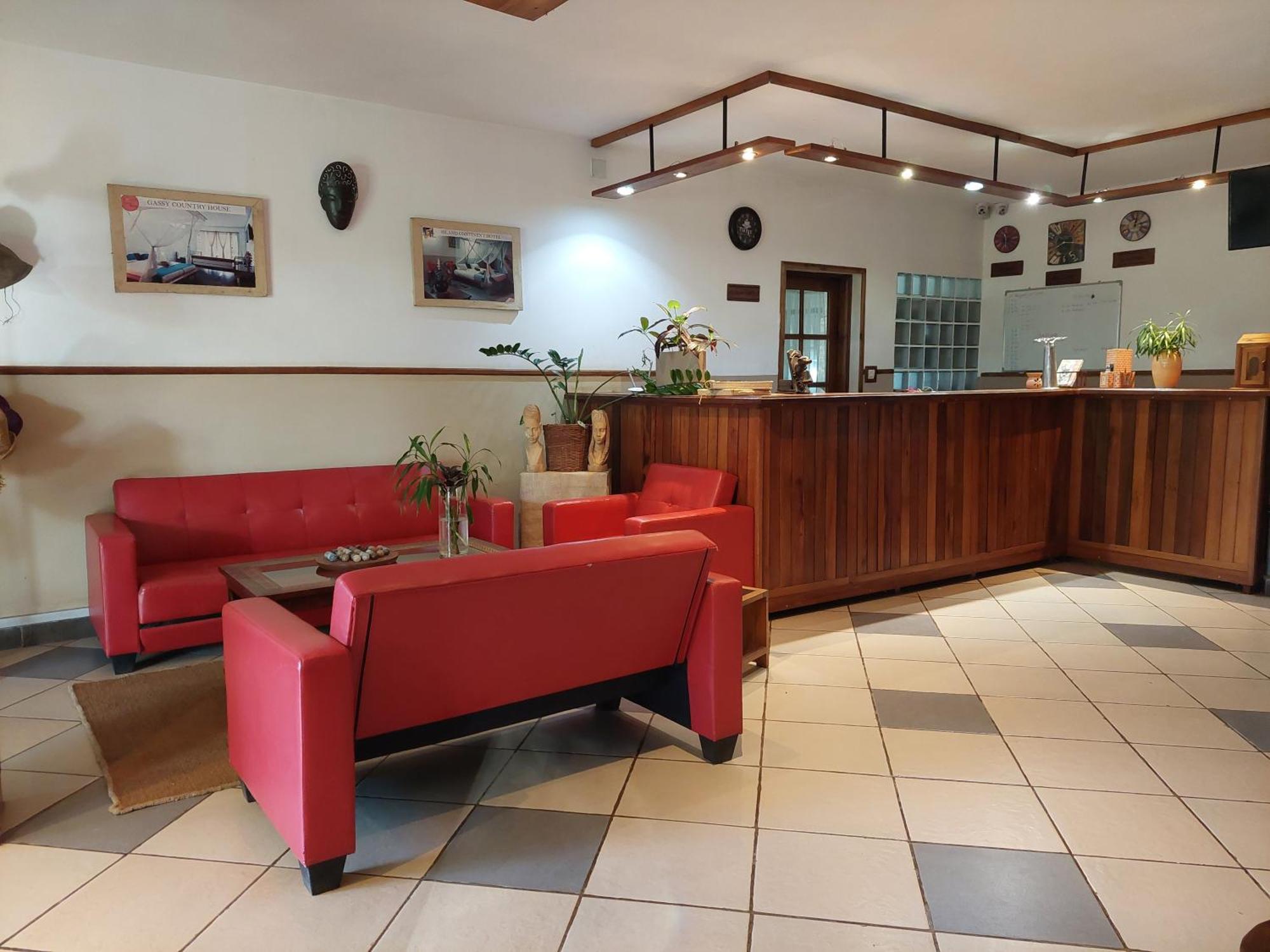 Island Continent Hotel Ivato  ภายนอก รูปภาพ